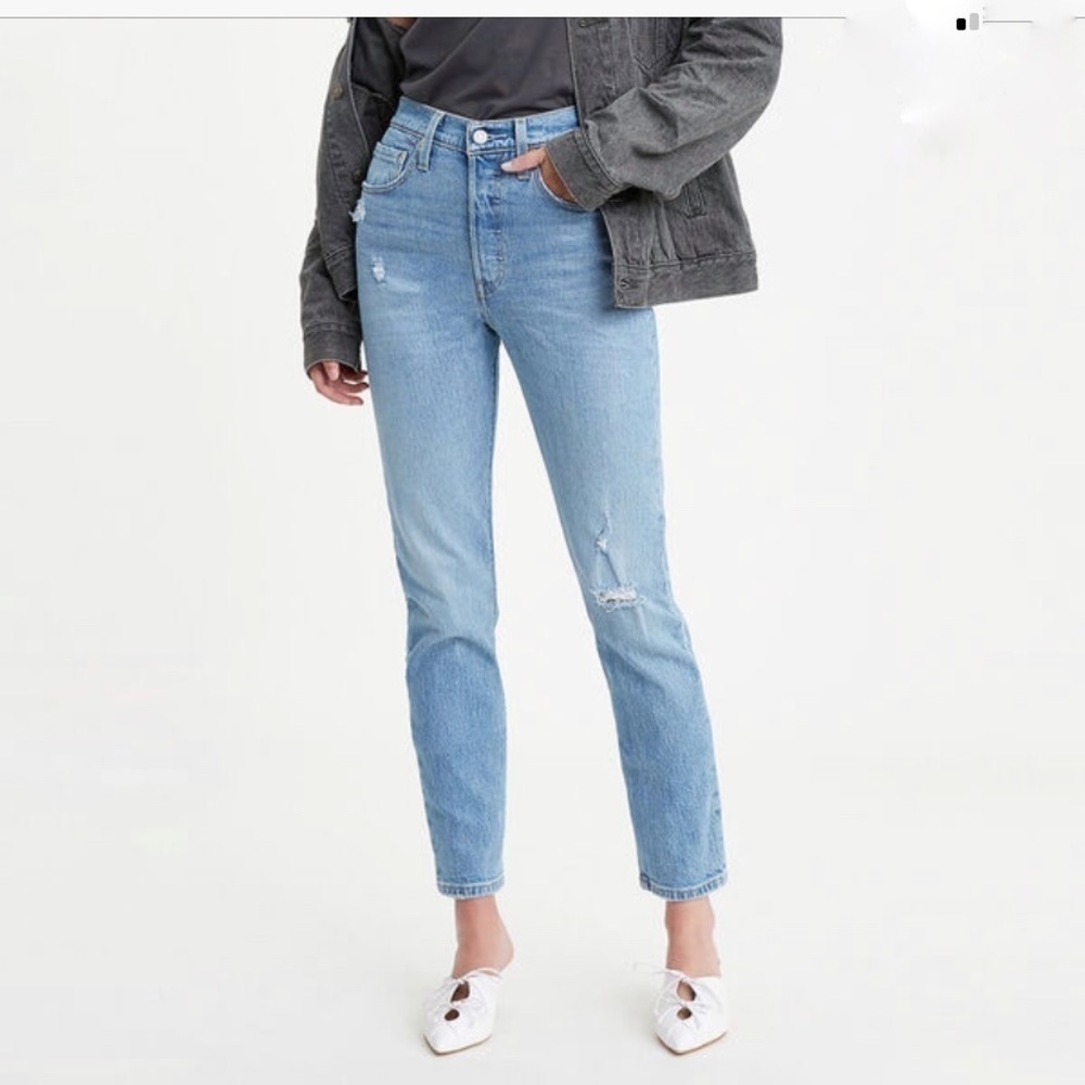 Levi's Classic 501 Skinny Denim Jeans in Light Blue Wash - Picture 2 of 16